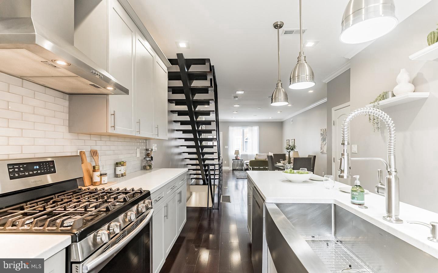 1818 DICKINSON STREET