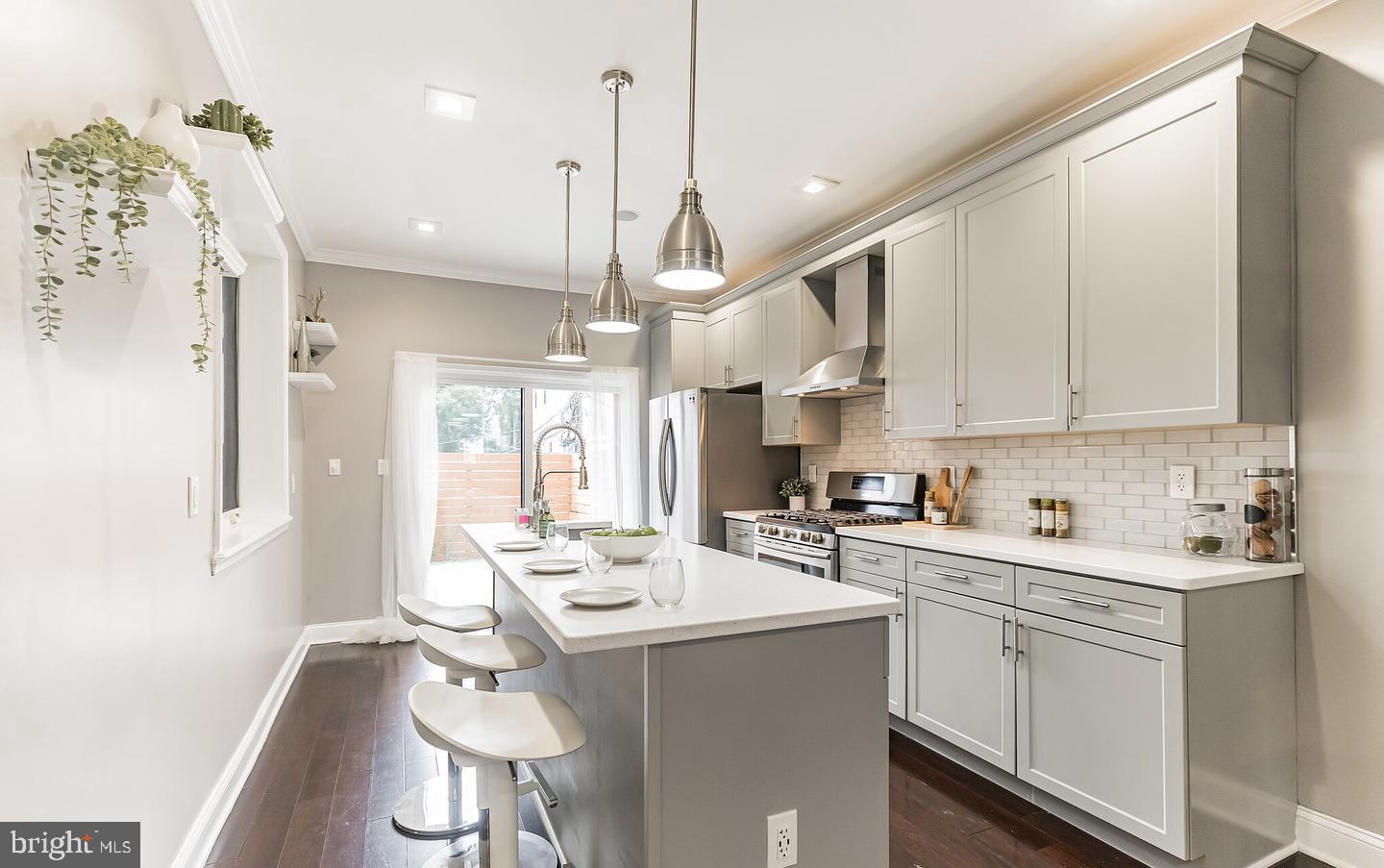 1818 DICKINSON STREET