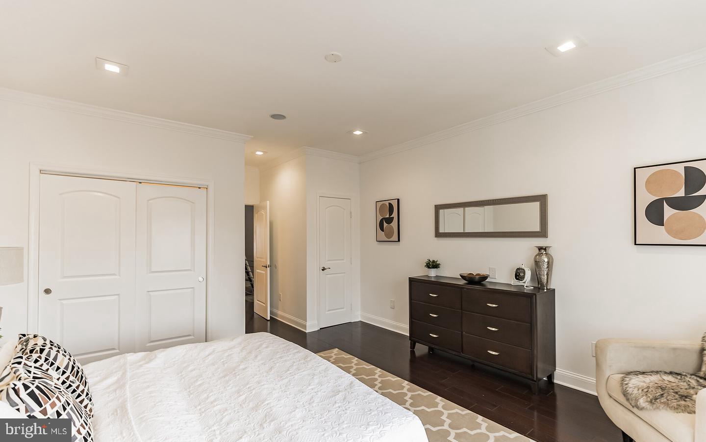 1818 DICKINSON STREET