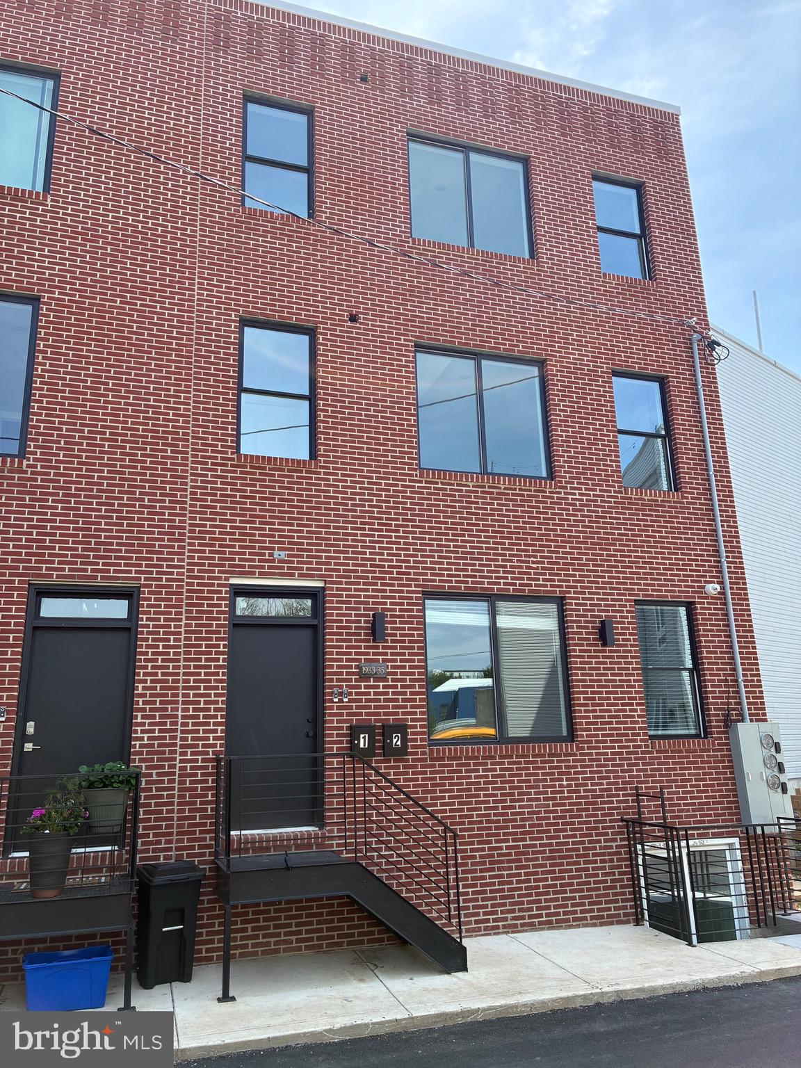 1933 N LEITHGOW STREET 35