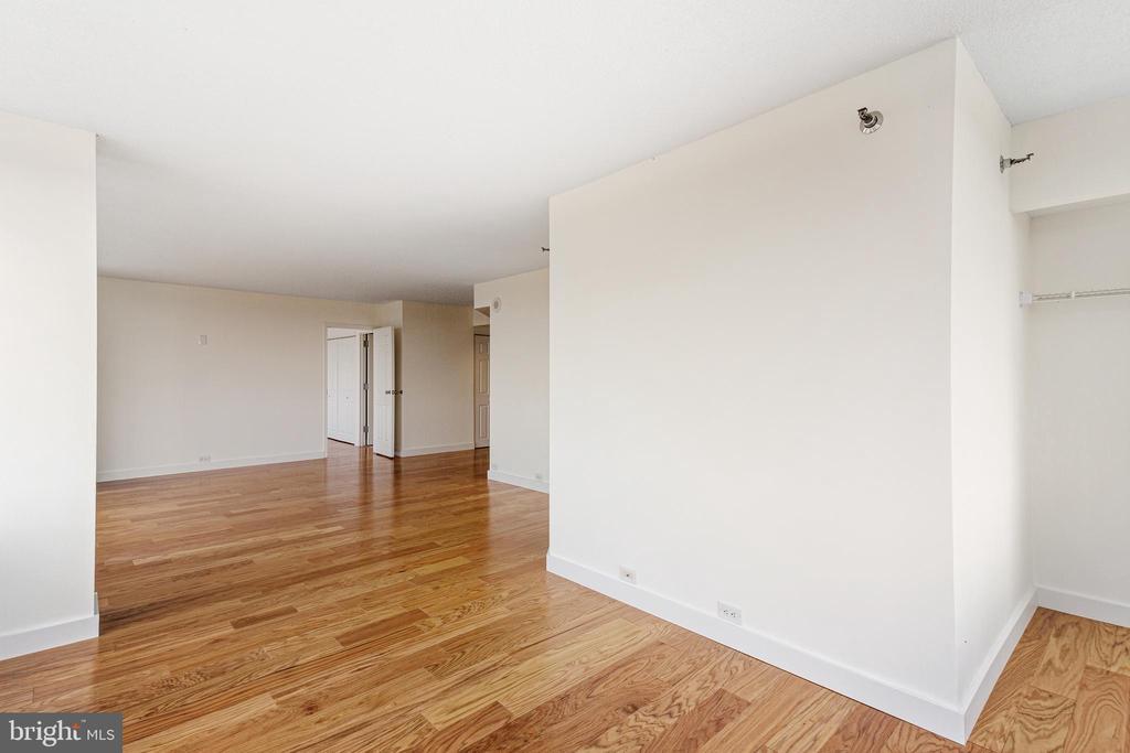 2001 HAMILTON STREET 00 P501