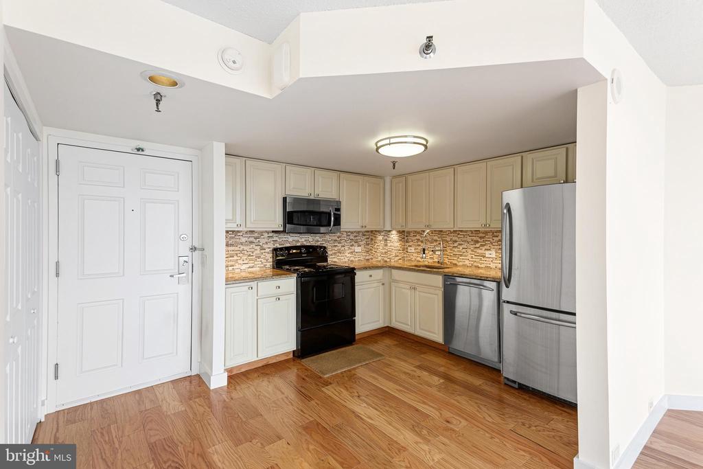2001 HAMILTON STREET 00 P501