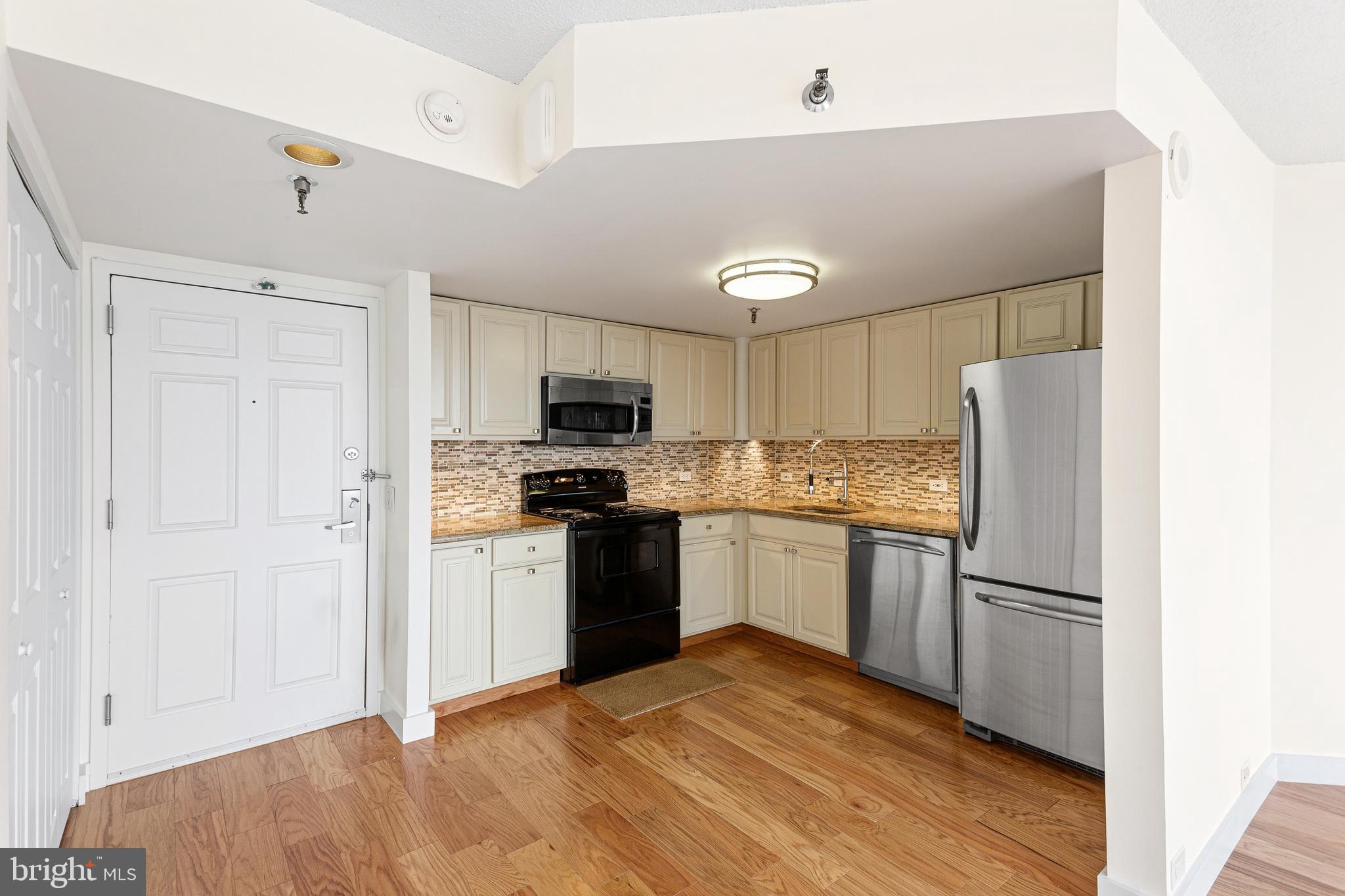 2001 HAMILTON STREET 00 P501