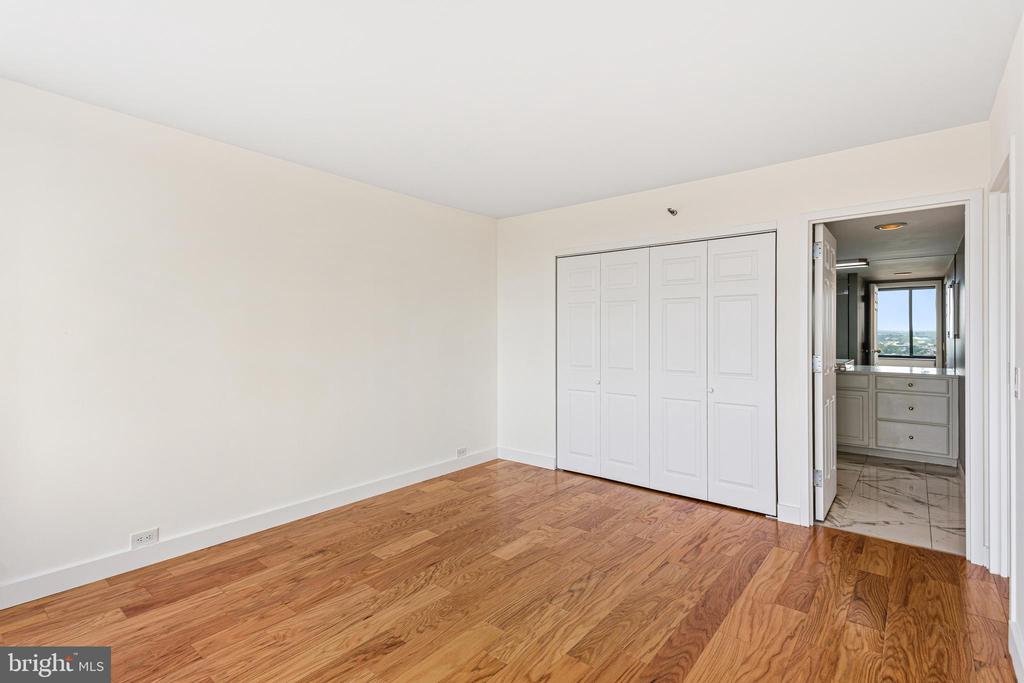 2001 HAMILTON STREET 00 P501
