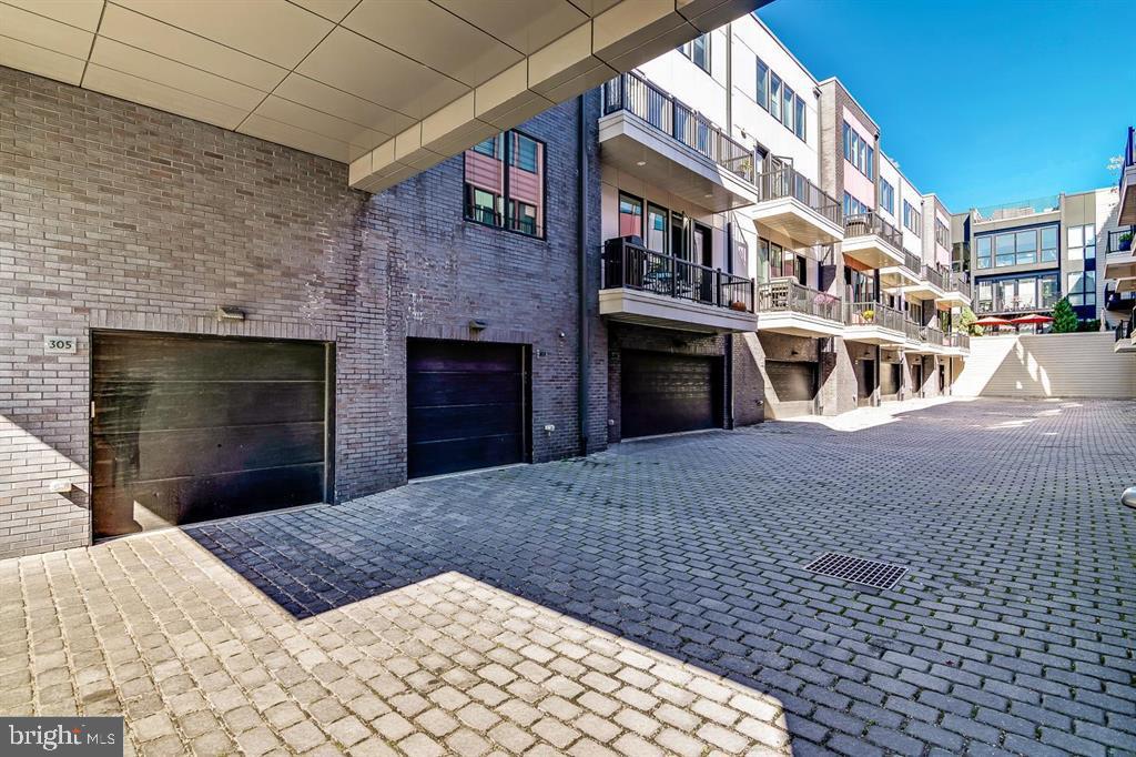 305 GREEN STREET