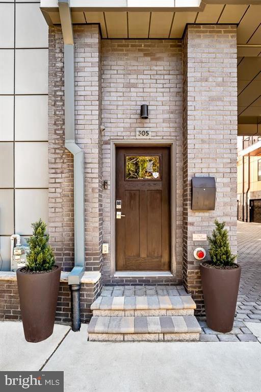 305 GREEN STREET