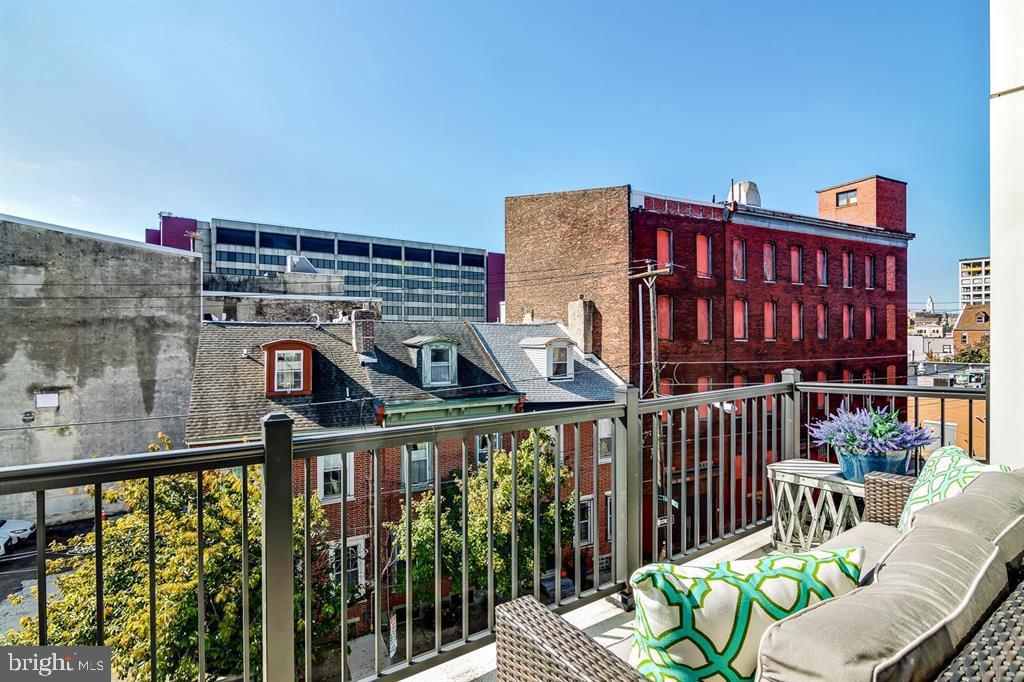 305 GREEN STREET