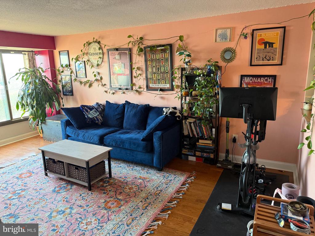 2001 HAMILTON STREET 00 1525