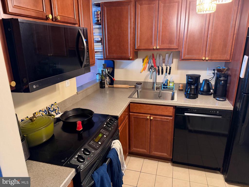 2001 HAMILTON STREET 00 1525