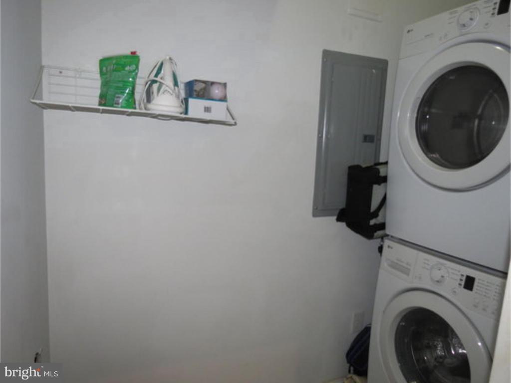 1832 GREEN STREET 2F