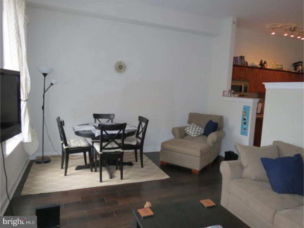 1832 GREEN STREET 2F