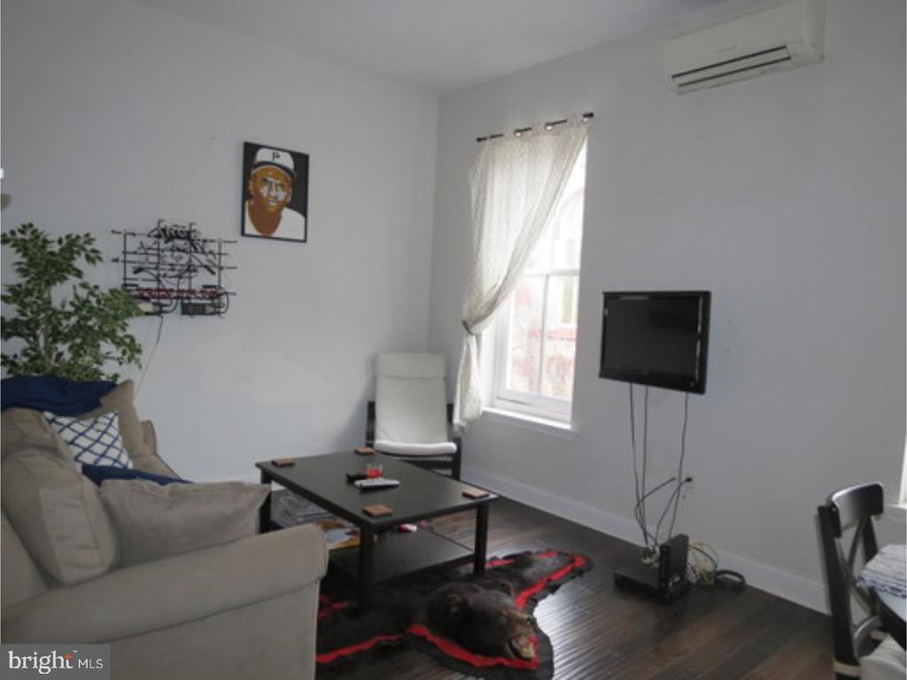 1832 GREEN STREET 2F