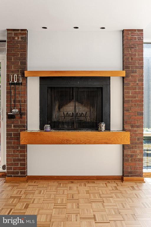 341 S 5TH STREET