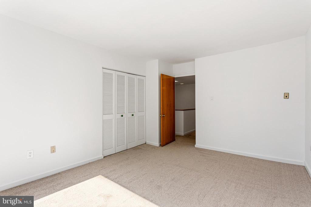 341 S 5TH STREET