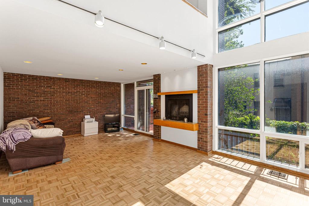 341 S 5TH STREET