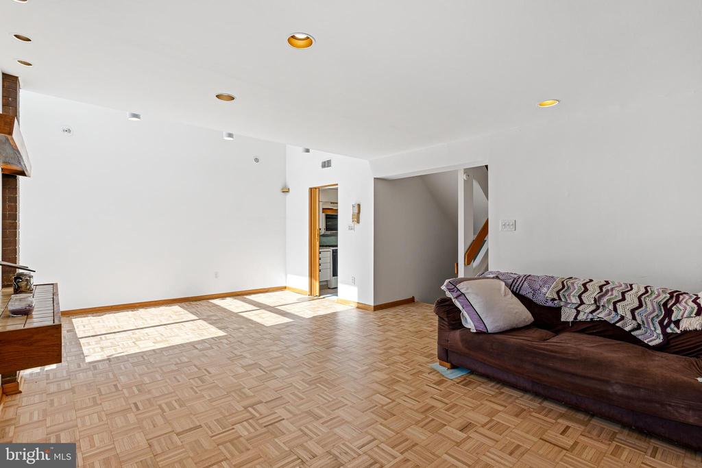 341 S 5TH STREET