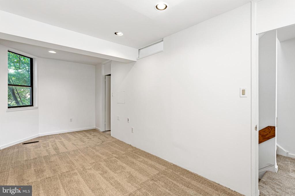 341 S 5TH STREET
