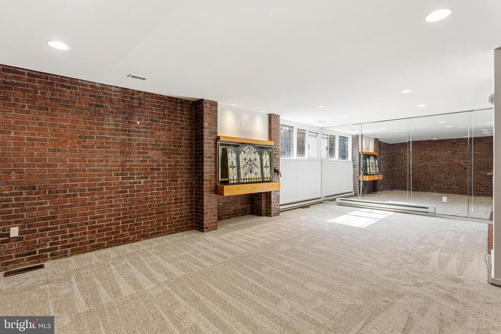 341 S 5TH STREET