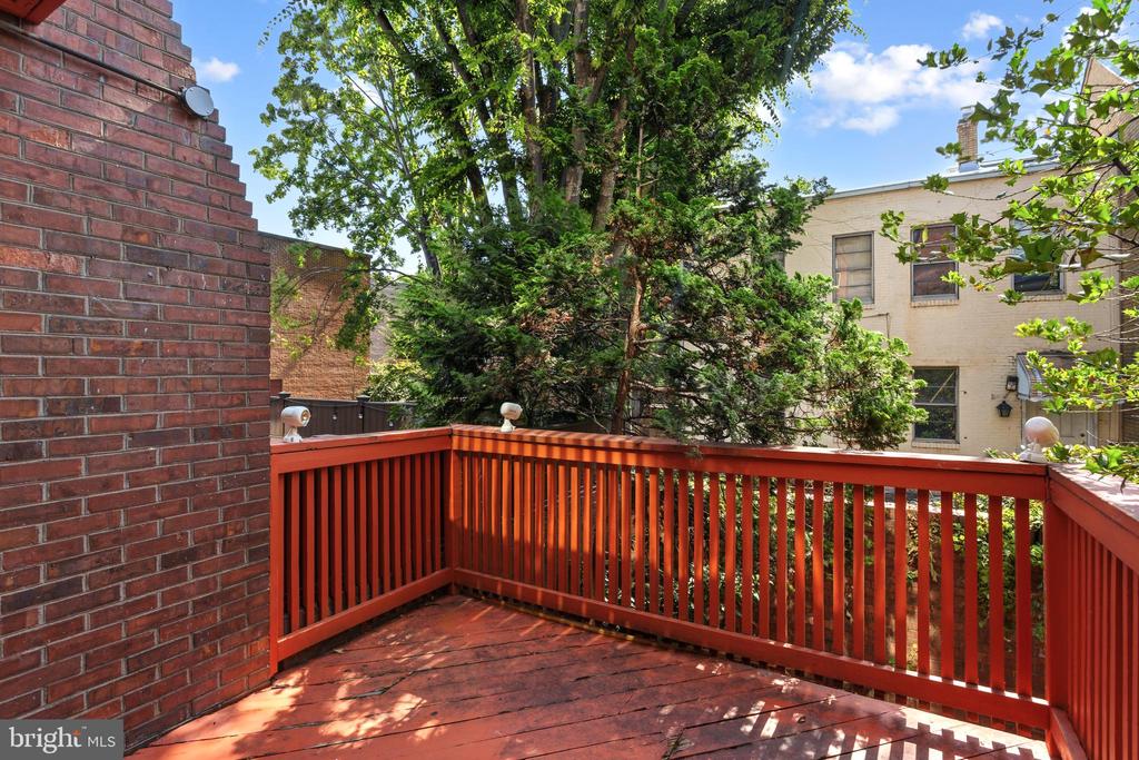 341 S 5TH STREET