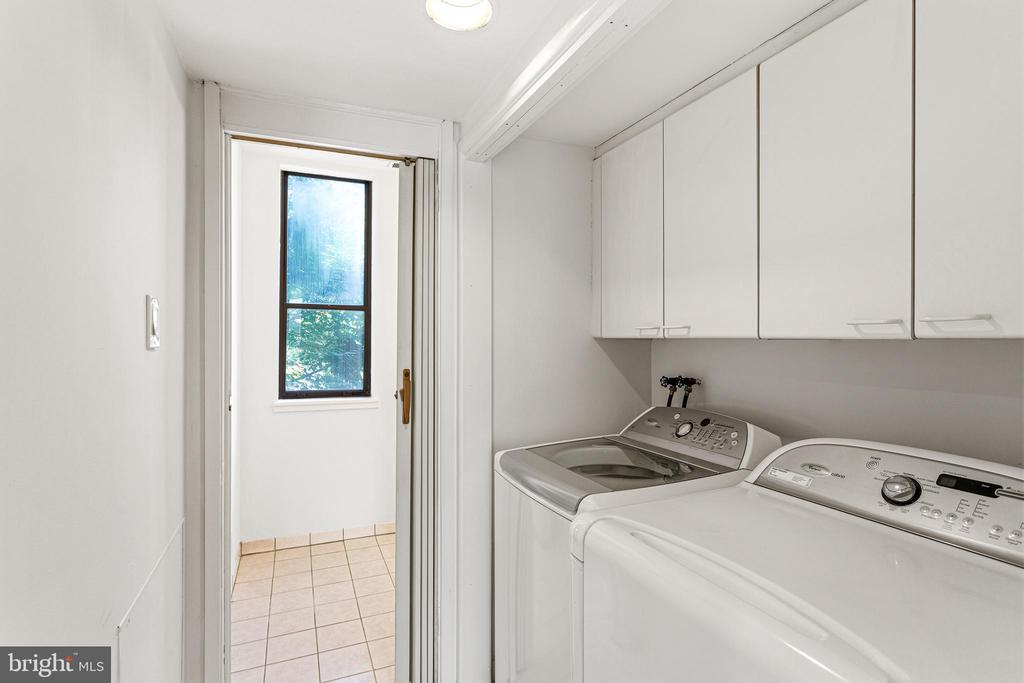 341 S 5TH STREET