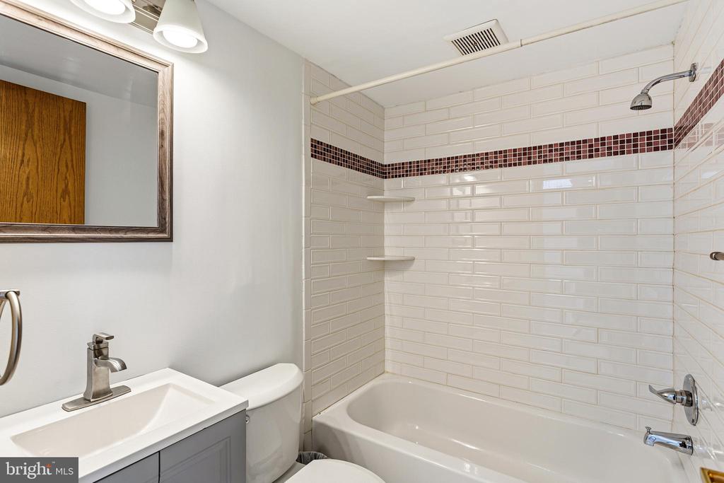 341 S 5TH STREET