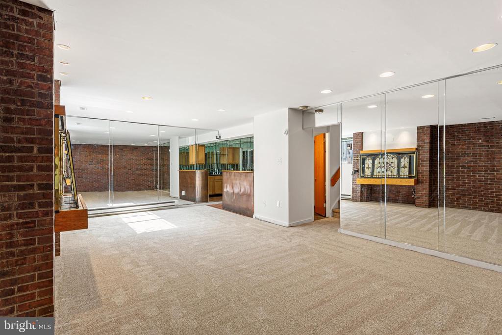 341 S 5TH STREET