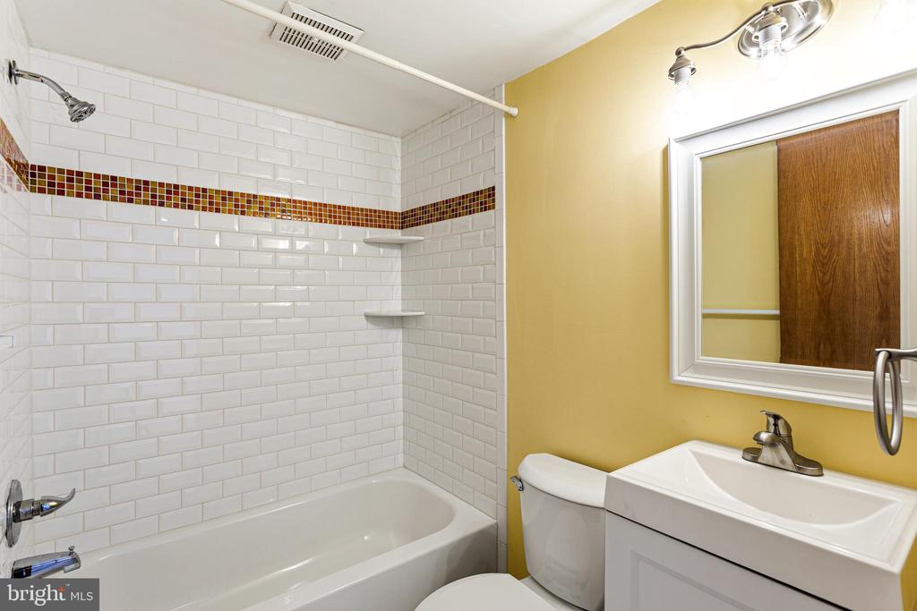 341 S 5TH STREET