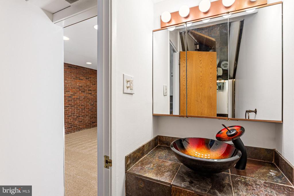341 S 5TH STREET
