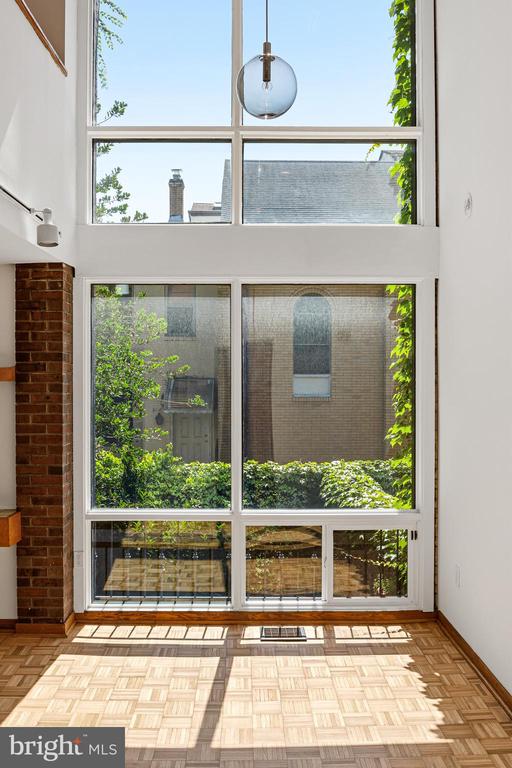 341 S 5TH STREET