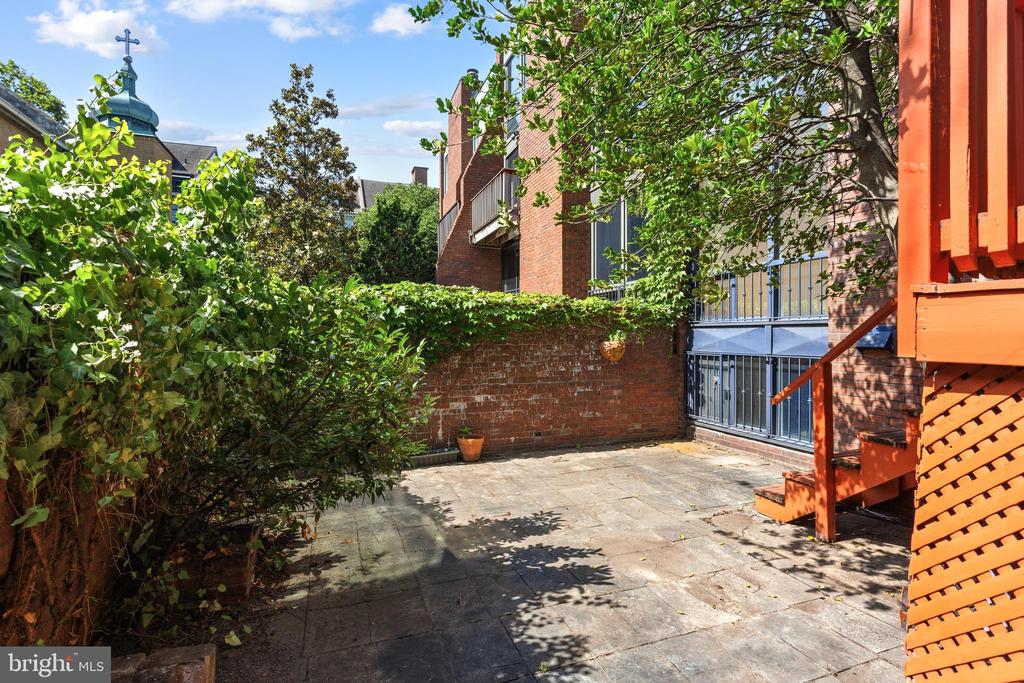 341 S 5TH STREET