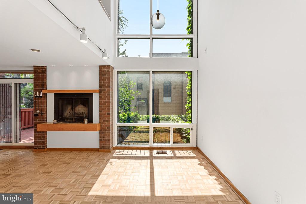 341 S 5TH STREET