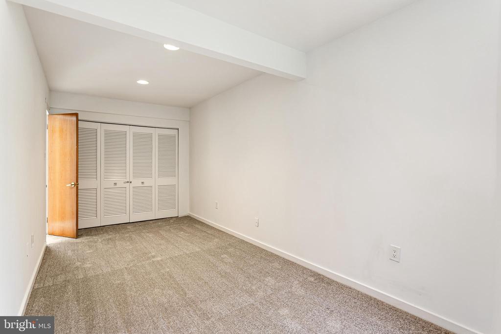 341 S 5TH STREET