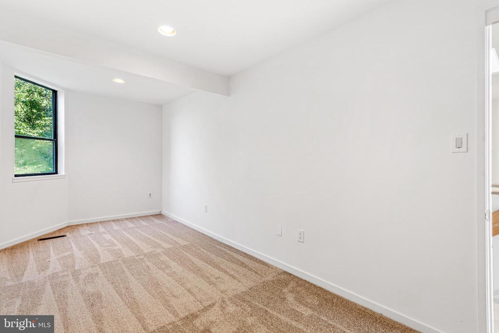 341 S 5TH STREET