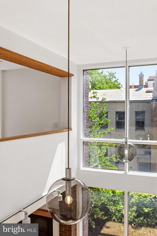 341 S 5TH STREET