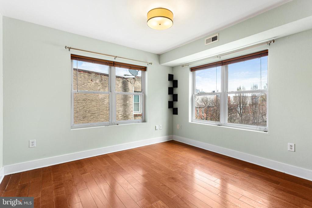 1641 CHRISTIAN STREET Unit: 3