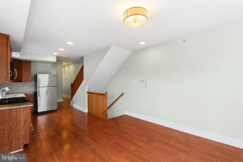 1641 CHRISTIAN STREET Unit: 3