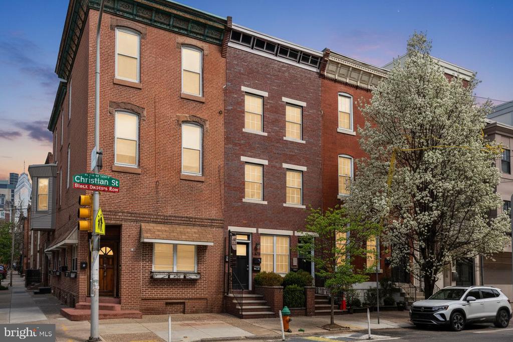 1641 CHRISTIAN STREET Unit: 3