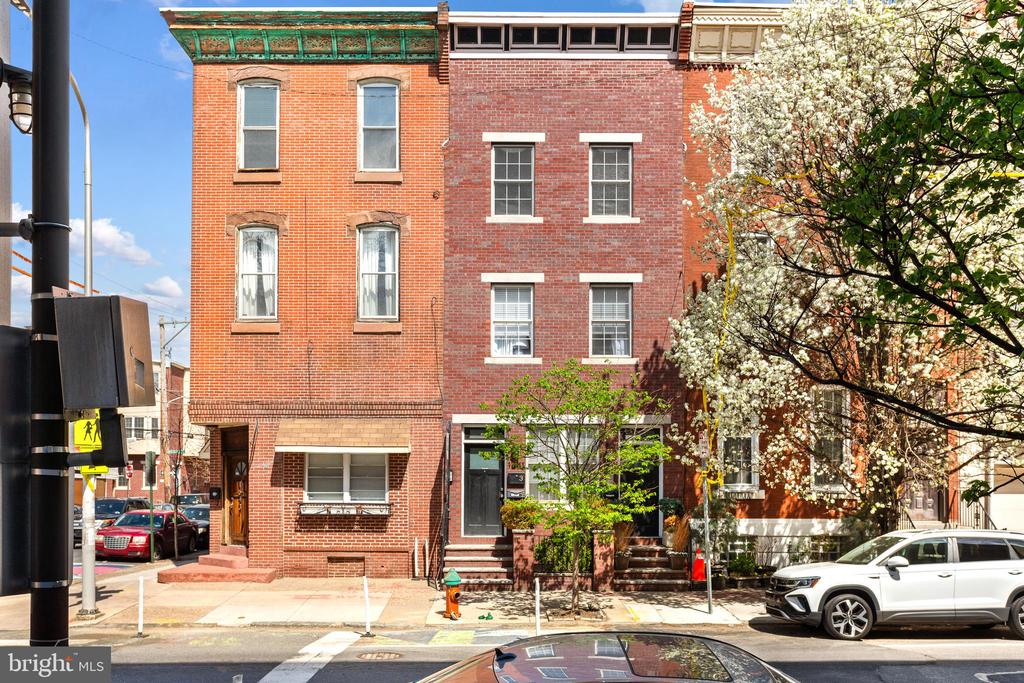 1641 CHRISTIAN STREET Unit: 3