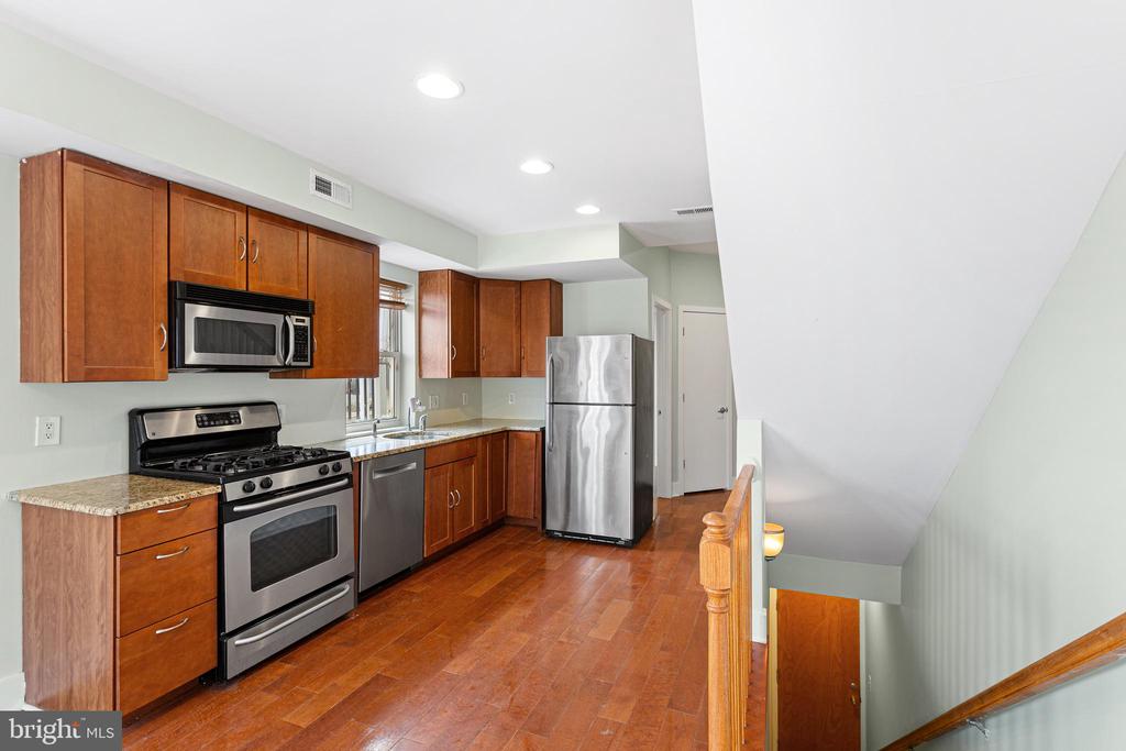 1641 CHRISTIAN STREET Unit: 3