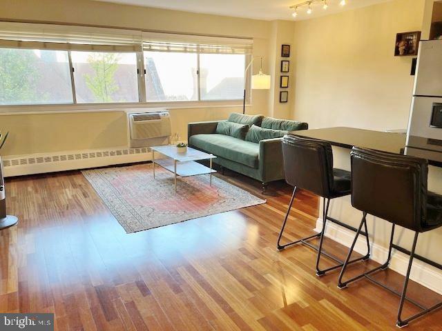 2101 CHESTNUT STREET Unit: 517