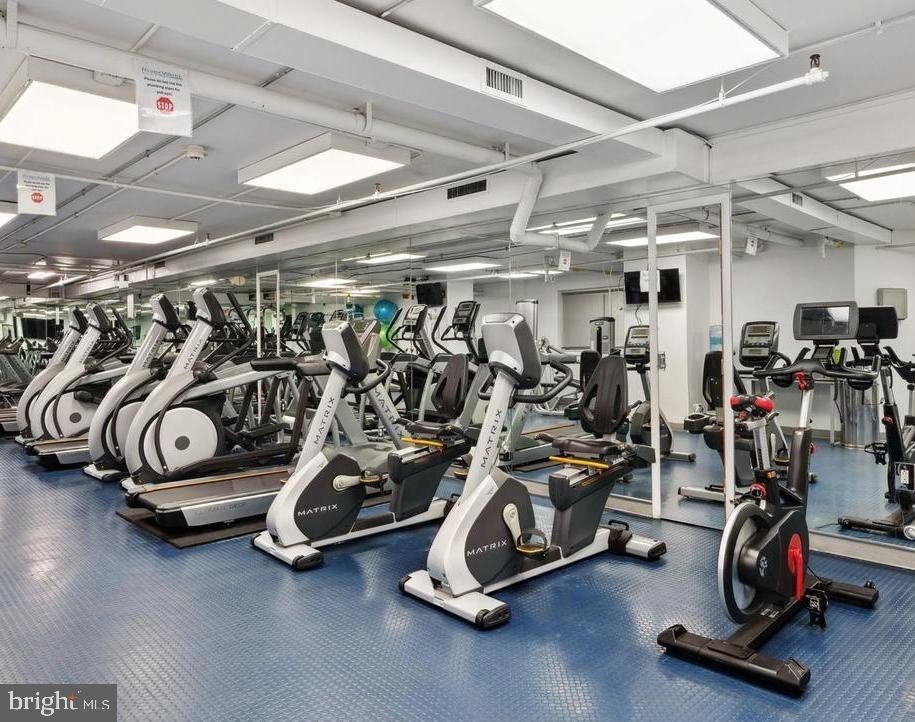 2101 CHESTNUT STREET Unit: 517
