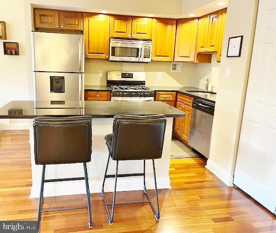 2101 CHESTNUT STREET Unit: 517