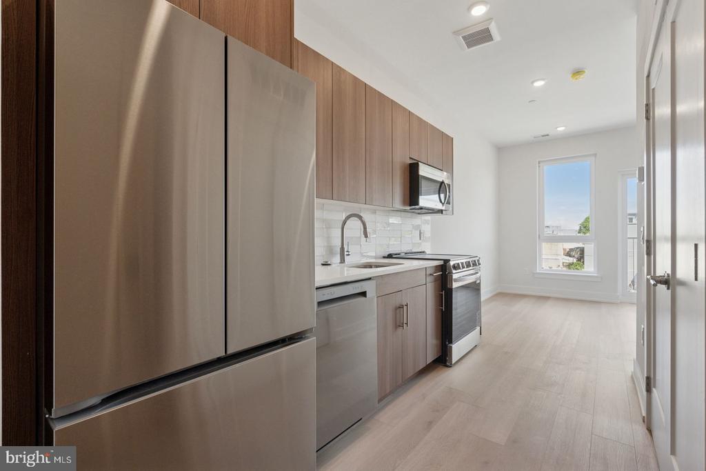 130 W GIRARD AVENUE Unit: 614
