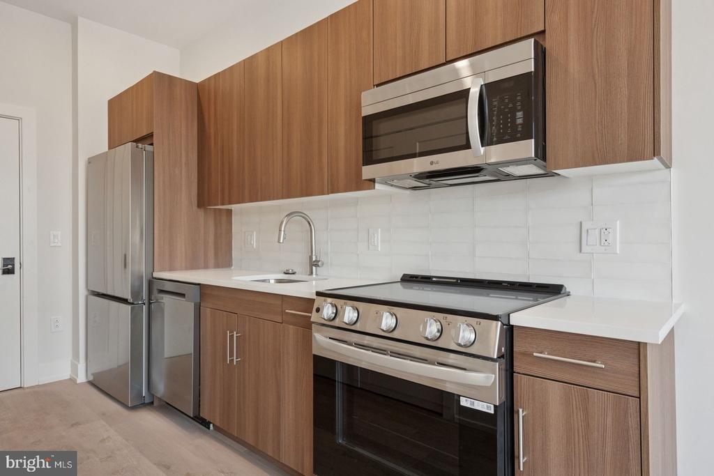 130 W GIRARD AVENUE Unit: 614