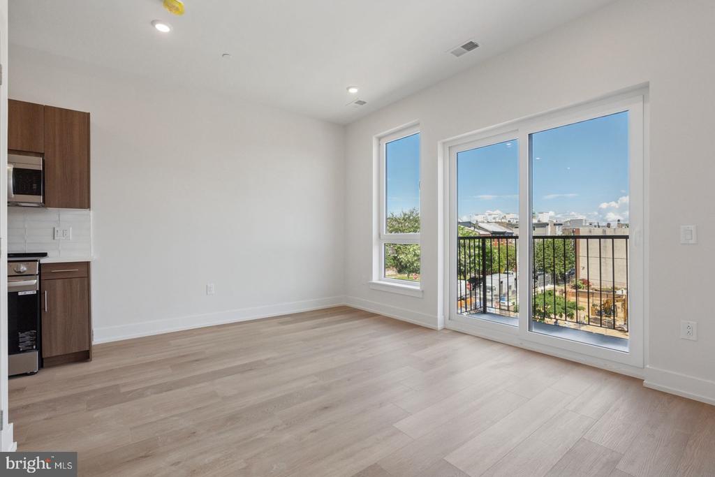 130 W GIRARD AVENUE Unit: 614