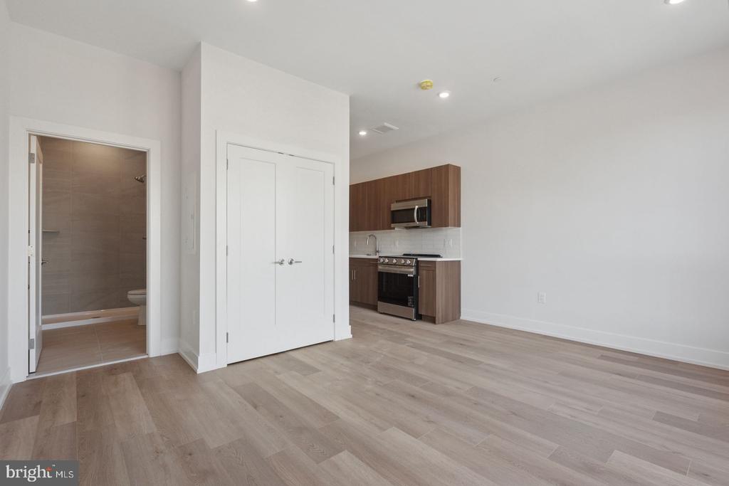 130 W GIRARD AVENUE Unit: 614