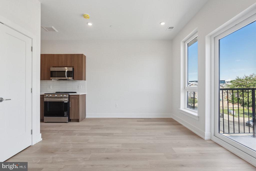 130 W GIRARD AVENUE Unit: 614
