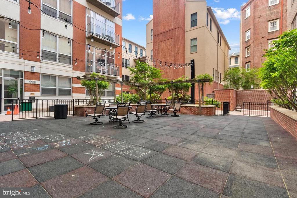 113 N BREAD STREET Unit: 3H6
