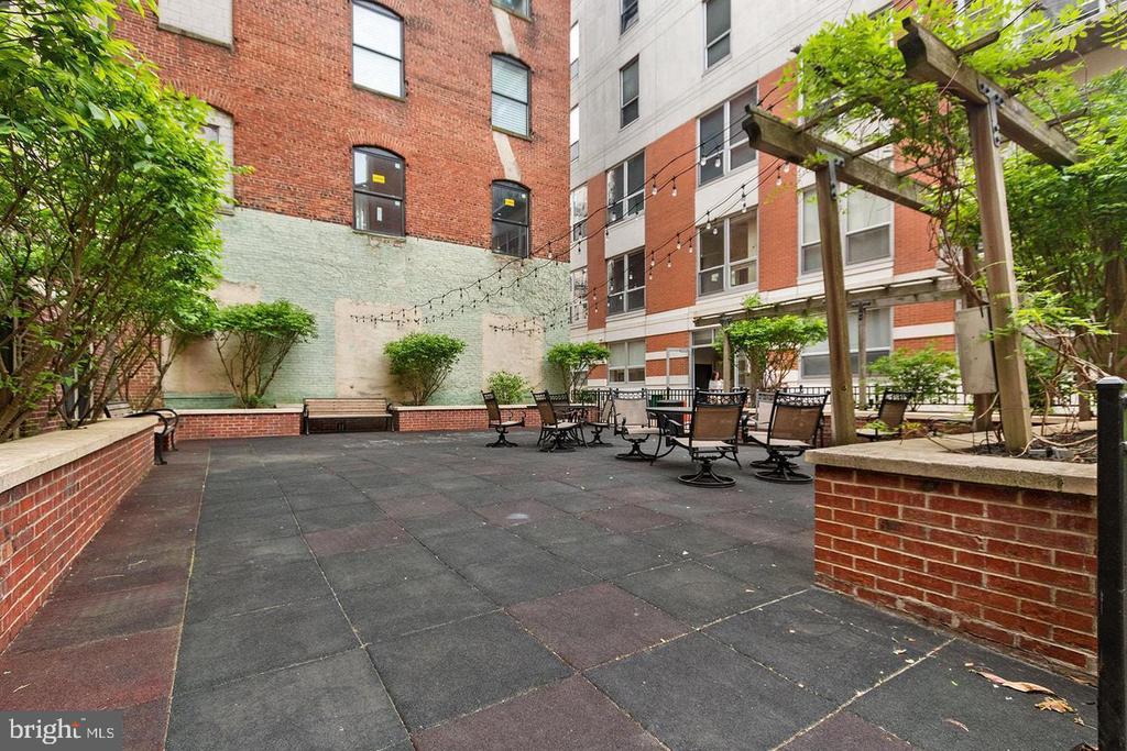113 N BREAD STREET Unit: 3H6