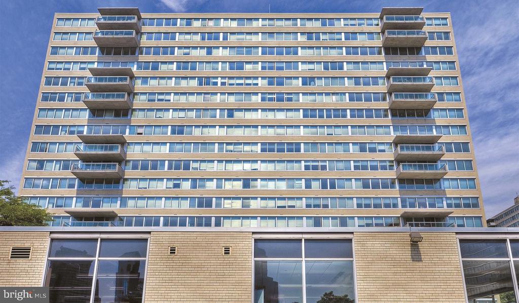 2200 BENJAMIN FRANKLIN PARKWAY Unit: E1111